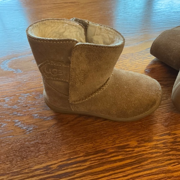 UGG Toddler Girl Keelan Boots in Chestnut sz 6 EUC - Picture 8 of 10